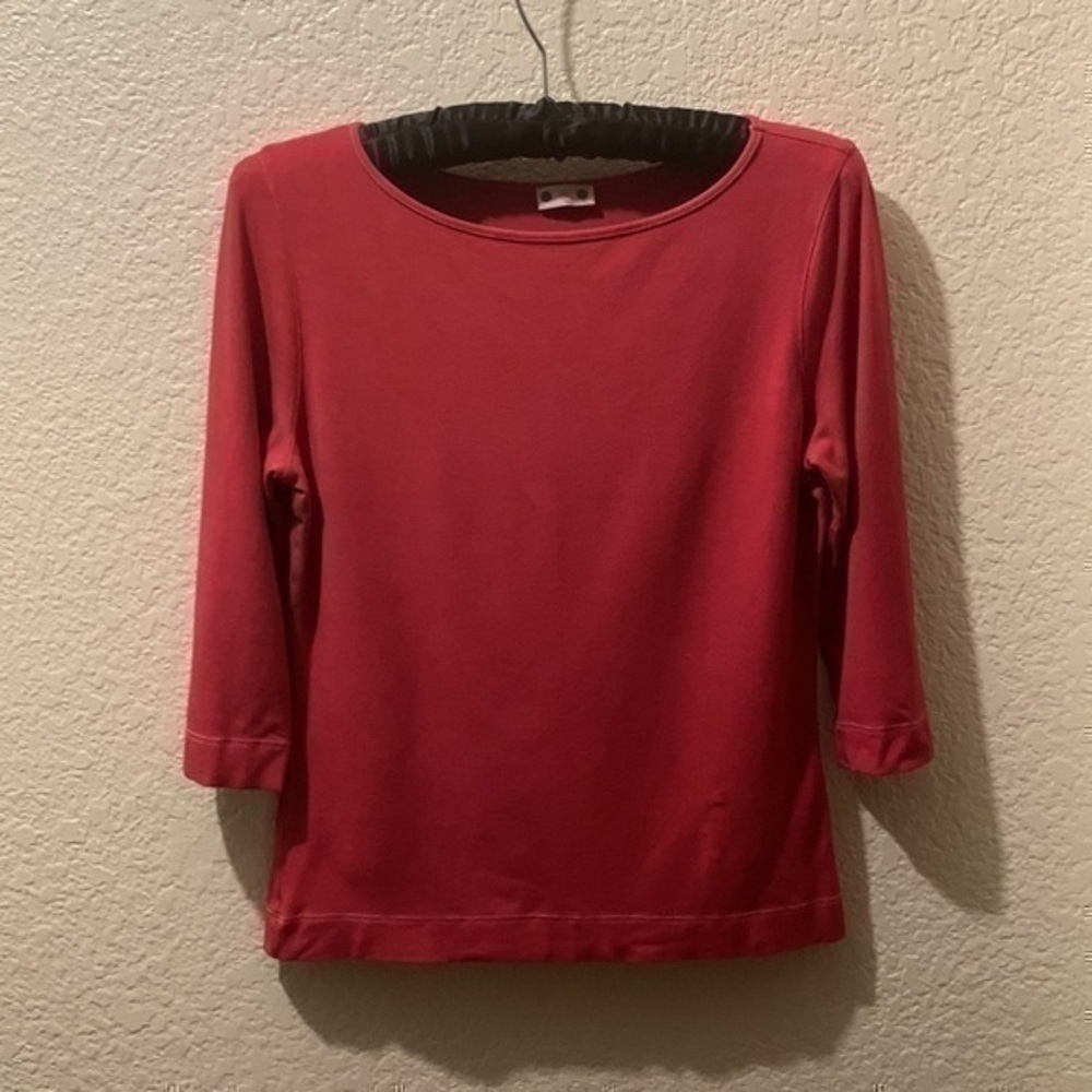 Three Dot top red 3/4 sleeve top - Picture 2 of 8